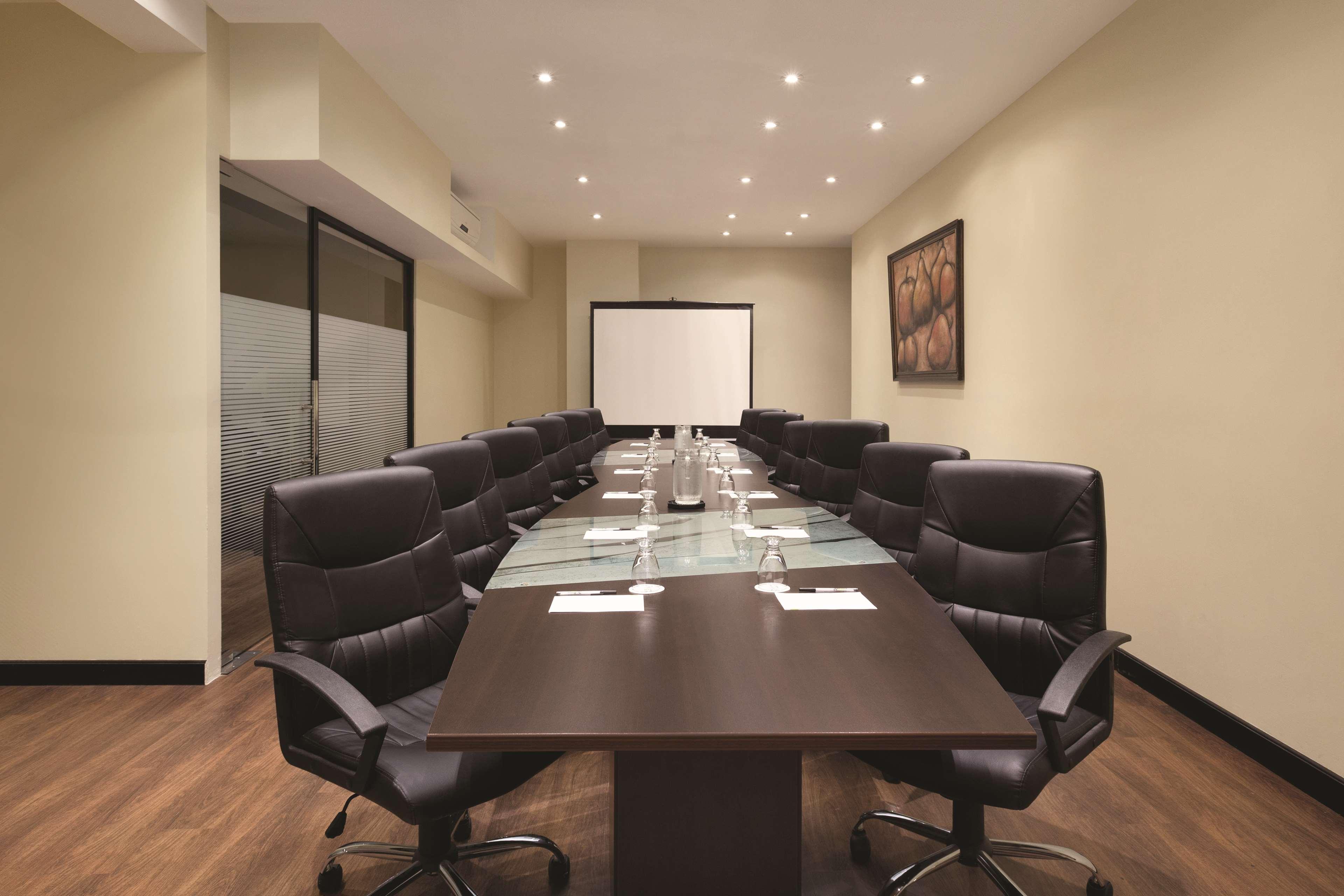 Wyndham Garden Guatemala City Exterior photo Meeting room