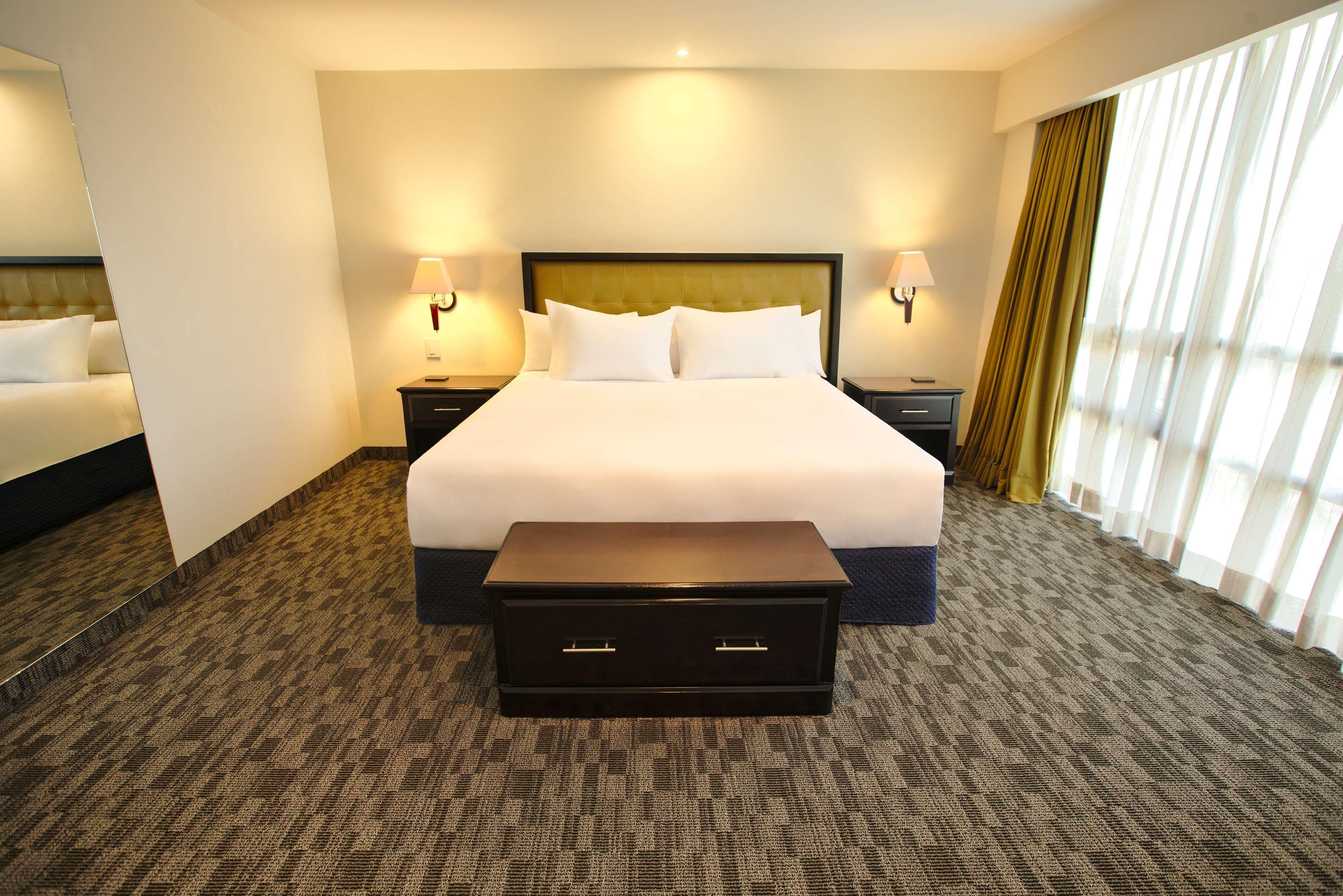 Wyndham Garden Guatemala City Exterior photo A bedroom at the hotel