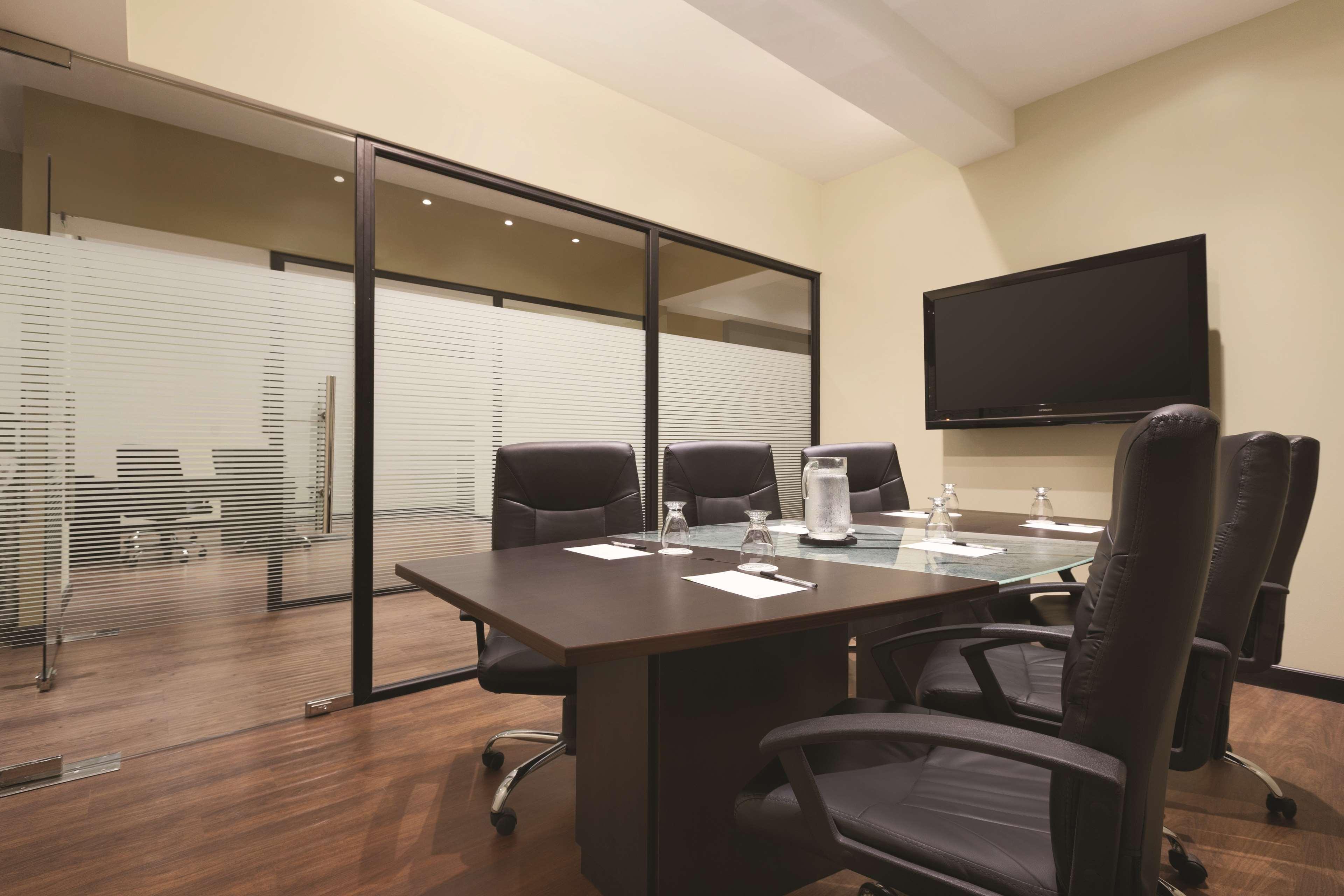 Wyndham Garden Guatemala City Exterior photo Meeting room
