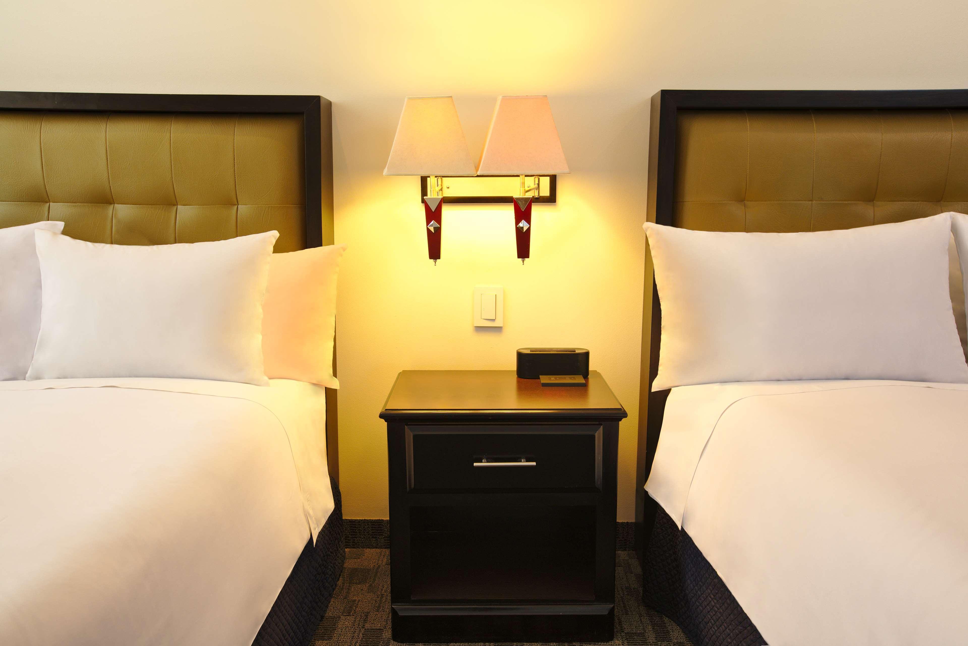 Wyndham Garden Guatemala City Exterior photo A nightstand