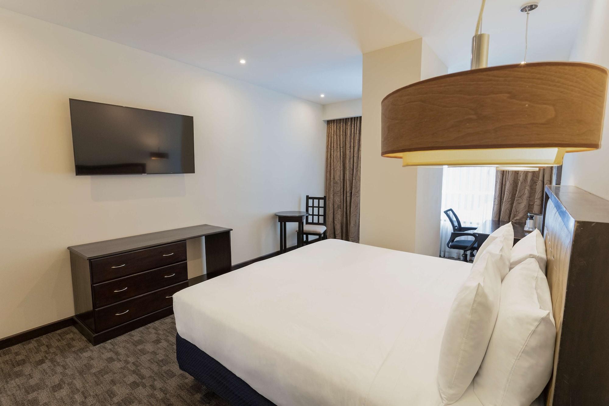 Wyndham Garden Guatemala City Exterior photo A room at the hotel