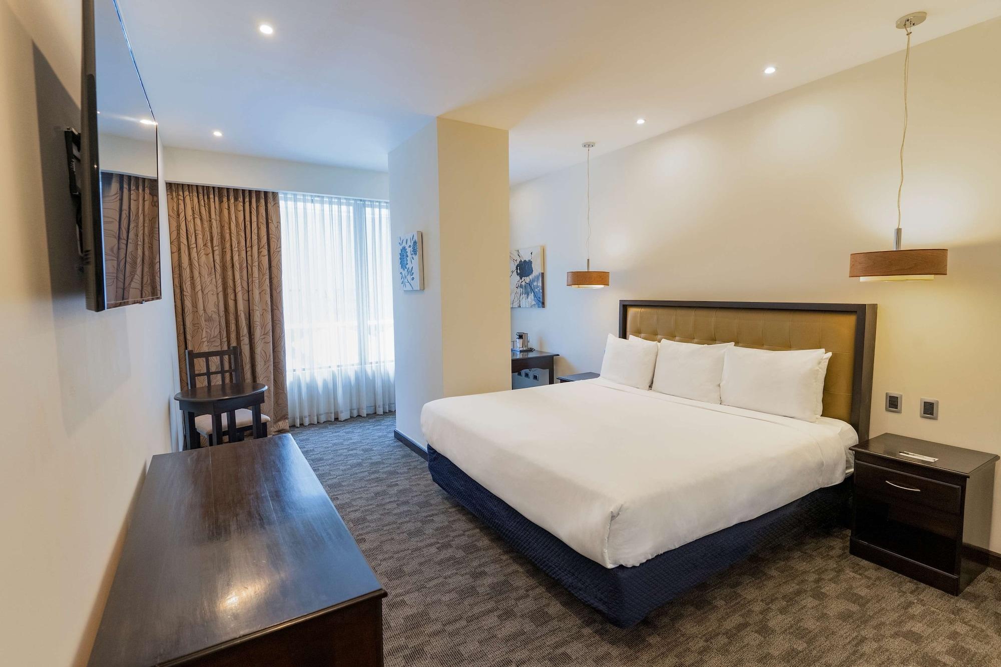 Wyndham Garden Guatemala City Exterior photo A room at the hotel